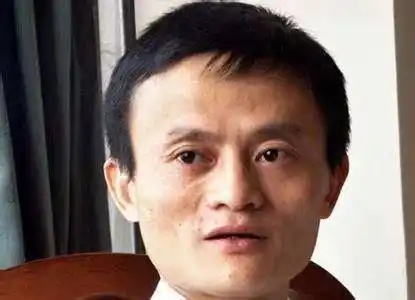 额头日月角突出面相