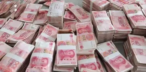 珠海警方成功侦破一起特大盗窃案件,成功追缴被盗现金人民币251