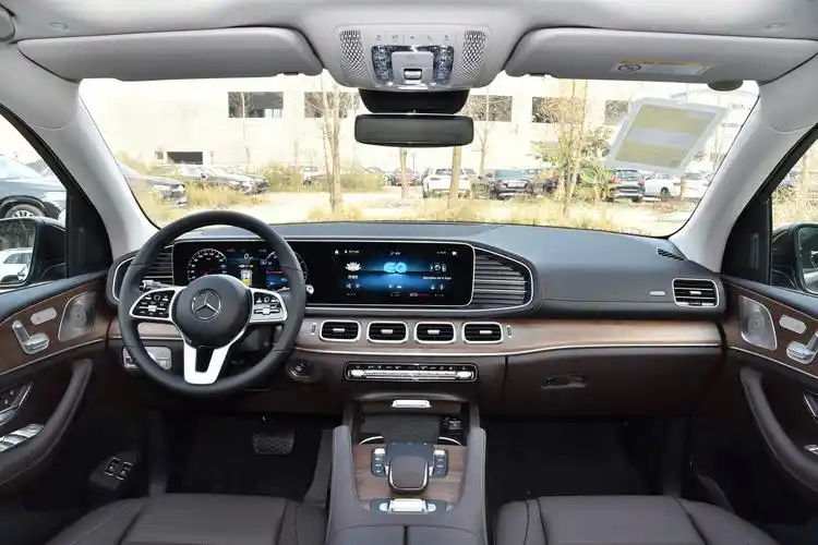 3英寸屏幕加上中控那四个矩形出风口,这一套设计真的就是用高级二字来