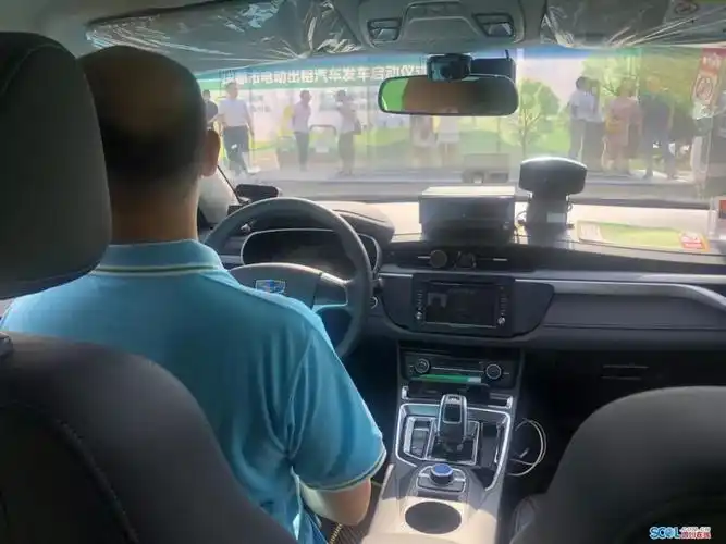 成都纯电动出租车来啦可监控司机抽烟疲劳驾驶