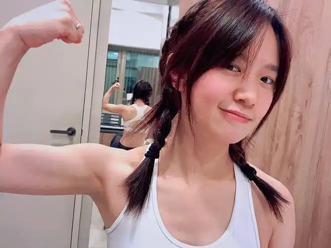 严正岚献唱奇幻甜宠迷你剧《我的老板是只猫》歌曲_hello