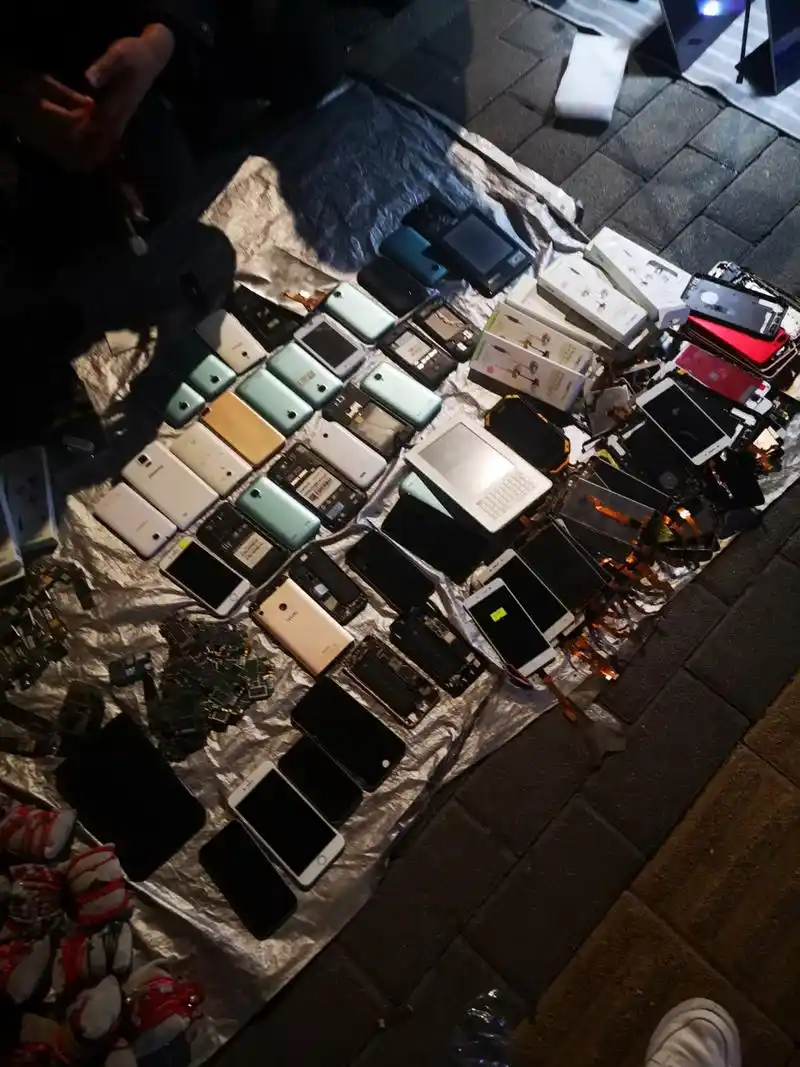 夜逛深圳知名夜市,华强北鬼市!