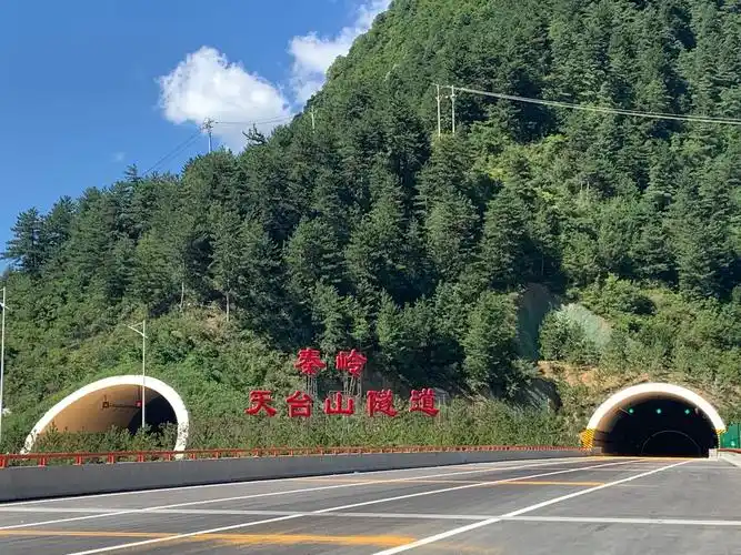 建设规模居世界第一,是陕西"十三五"在建高速公路中规模最大,施工难度