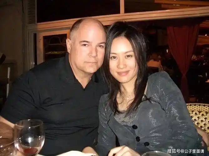 上海最性感的华裔女星,孤闯好莱坞,后嫁秃头导演