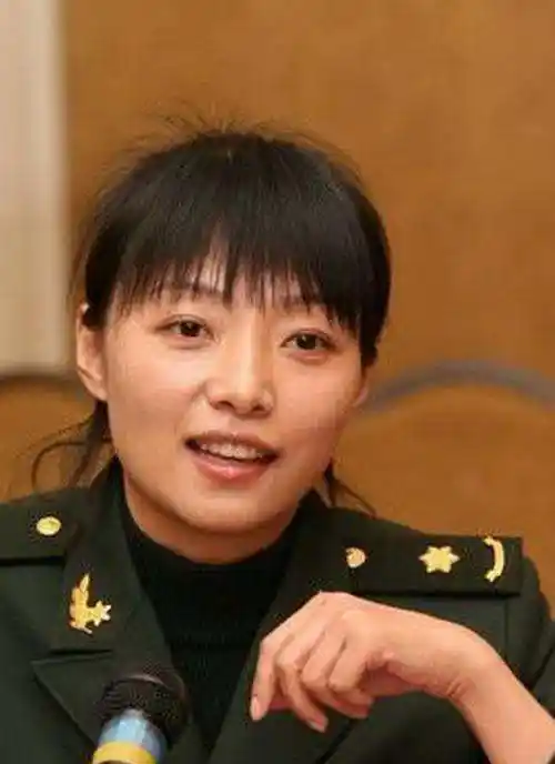 据媒体报道成,梁林琳生活很低调,如今已达到上尉军衔,已经是军官了.