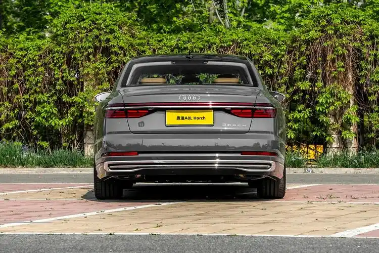 奥迪a8l 60tfsi horch创始人版上市,4.0t v8动力,售价207.