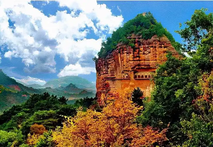 1,金塔沙漠胡杨林景区金塔沙漠胡杨林,位于甘肃省酒泉市金塔县城以西