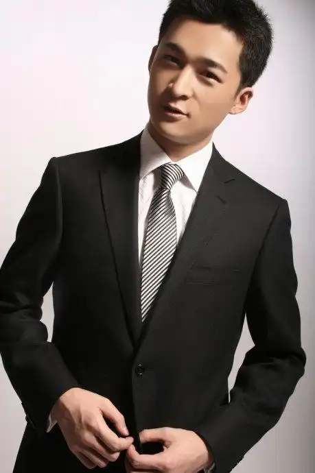 1982年8月8日出生于黑龙江省哈尔滨市,辽宁卫视《第一时间》主持人,曾