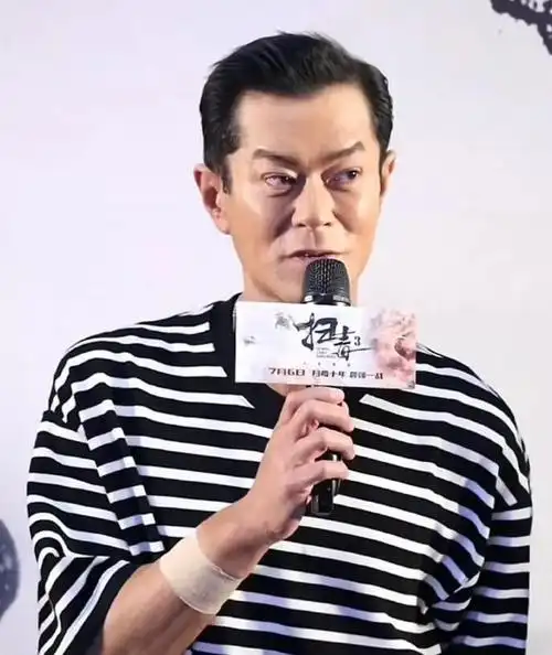 古天乐近照判若两人,拉皮脸,吊眼梢,面相刻薄,直播状态引争议