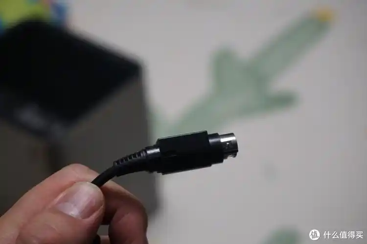 背面是两个不大不小的风扇,两个网口,两个usb,和电源接口取出来之后就