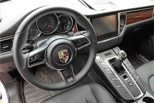 9万块保时泰被称撩妹神车,真当咱们不识货吗