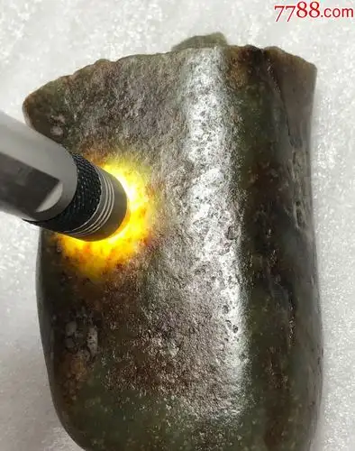 3968和田玉红油皮青玉籽料原石416克