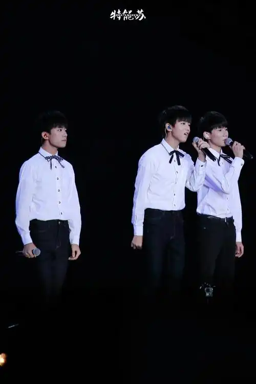 tfboys 160915 央视中秋晚会录制 少年说【云彩扭着脑袋吹泡泡,月亮荡