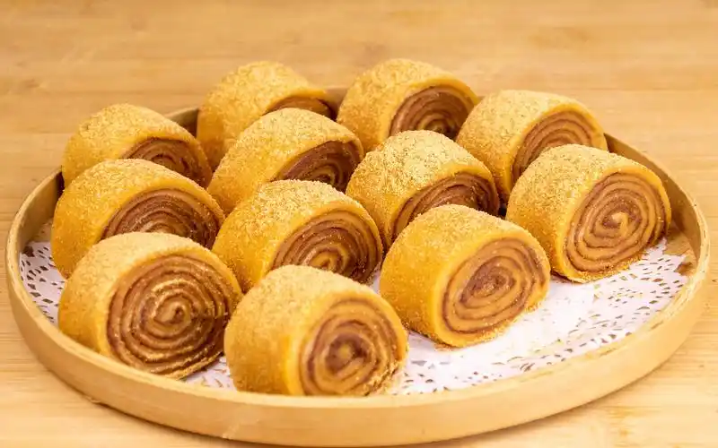 红薯别再煮粥吃了,教你在家做红薯豆面糕,软糯拉丝又多层