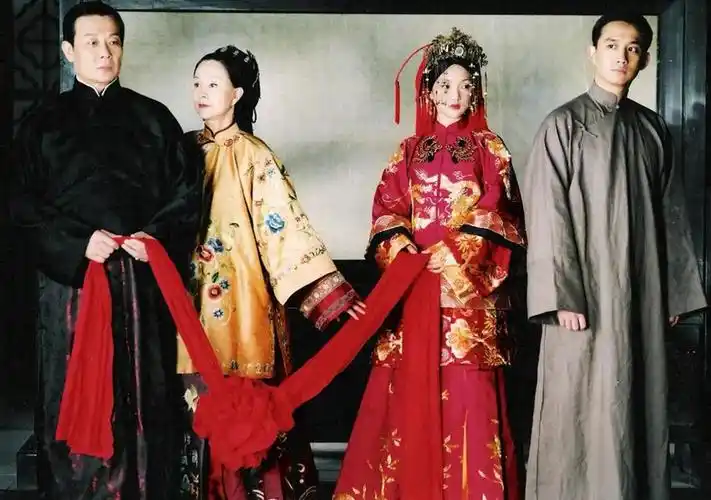 《橘子红了》:生错了时代的女人们,爱情与被尊重,仍旧是奢侈品