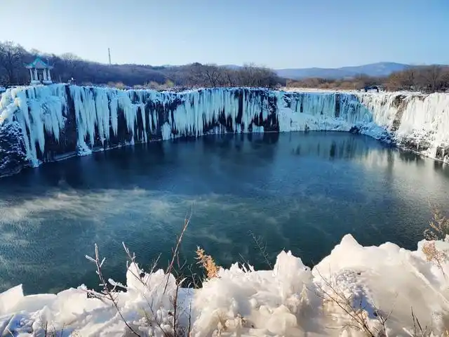 黑龙江牡丹江镜泊湖风景区现冰瀑美景