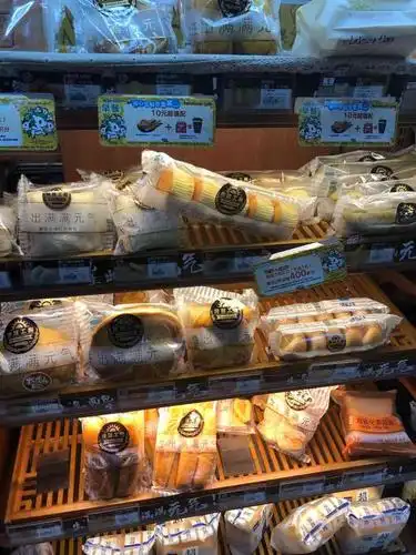 全家便利店(中山大道店)-"晚上下班经过全家念念不忘要买一款新的雪糕