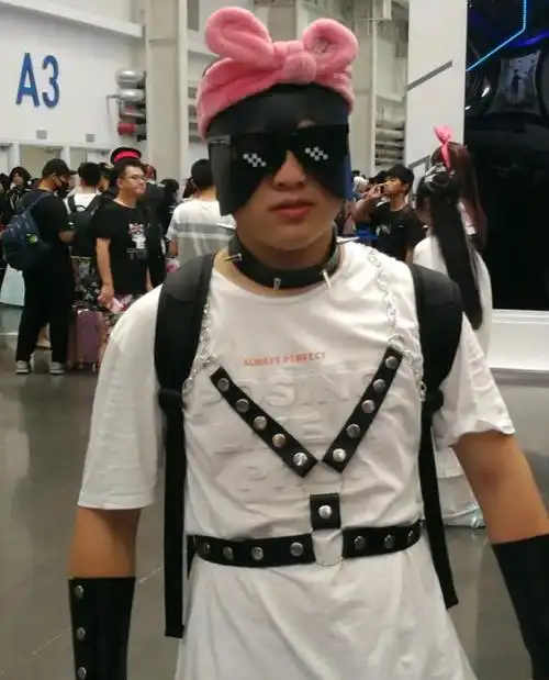 暗黑van,被本人转发的cos能有多还原?准备面基强人锁男?