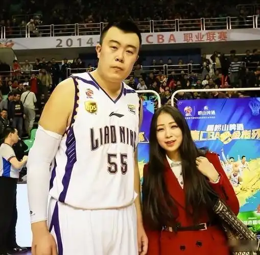 舍不得买鞋却全力资助韩德君打球成名后的韩德君如何回报姐姐