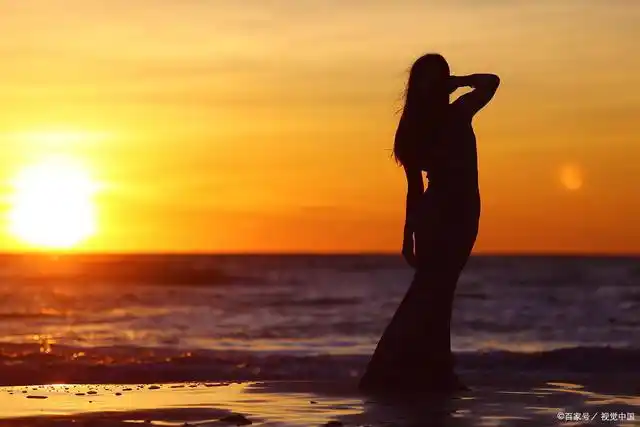 繁华的都市里,留下了一个人的背影,一个人的思念,一个人的回忆