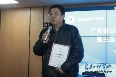 协会荣誉会长叶弘先生在会长发表感谢辞