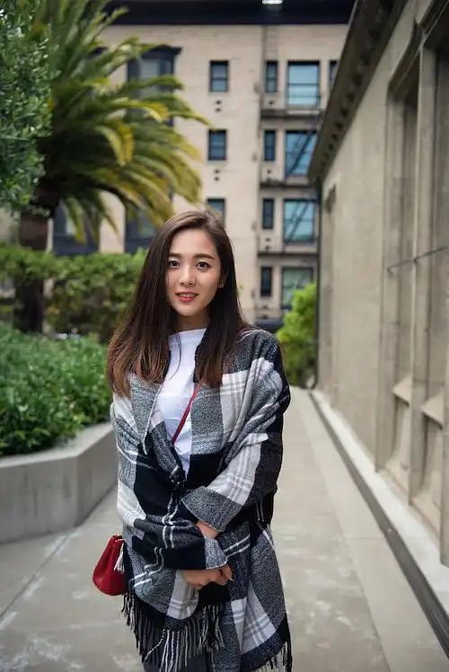 "我是正宗的川妹子,性格多好说不出,见了就知道.