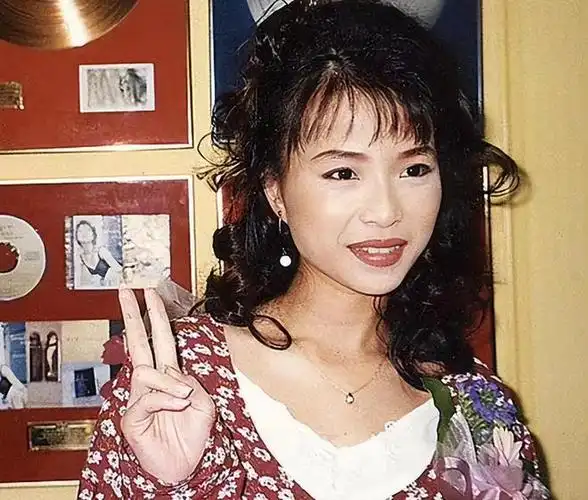 56岁港星黄宝欣抗癌成功,化疗饱受折磨生不如死,子女均定居美国|僵尸