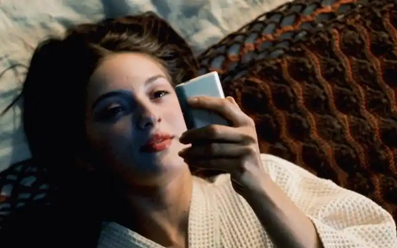 【天空上三公尺】西班牙爱情片,赛车小混混追到富家乖乖女