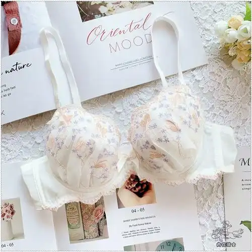 日系猫咪刺绣小碎花甜美可爱少女圆盘胸浅杯女士大钢圈文胸内衣