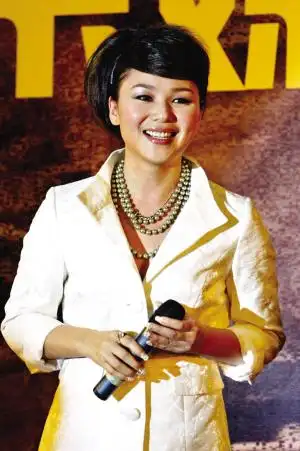 音乐频道 内地音乐 正文  本报讯 昨天,歌手黄灿在京举行新专辑《黄