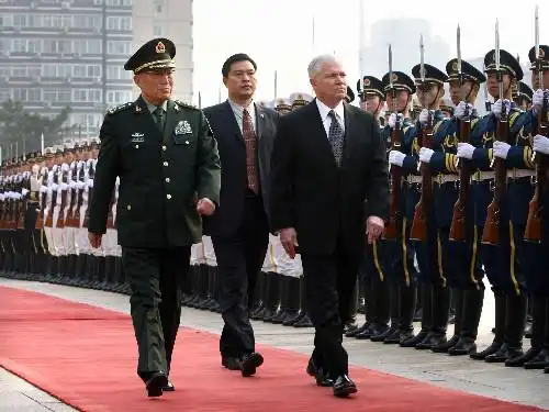 中美两国国防部长举行会谈