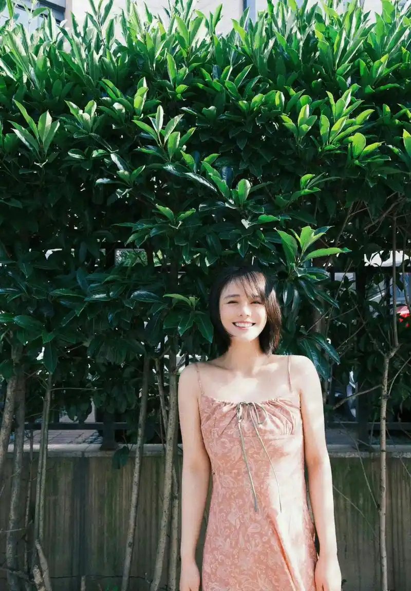 这是什么时候的马思纯,这短发俏皮的小表情也太可爱了