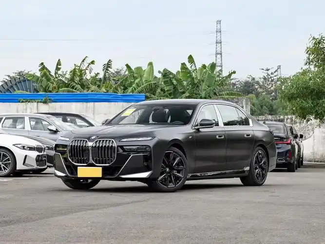 豪华旗舰新定义,外观年轻内饰奢华,标配3.0t,解读宝马7系