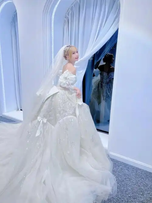 迪士尼在逃公主蝴蝶结blingbling婚纱