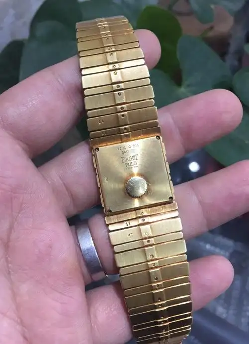 伯爵18k金石英表