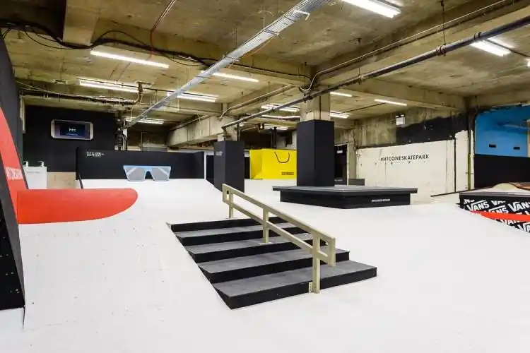 htc one 室内滑板场 @ selfridges