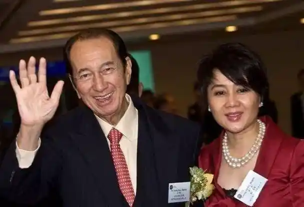 赌王何鸿燊四房太太,背景最大的是二太太,没有背景的是四太梁安琪