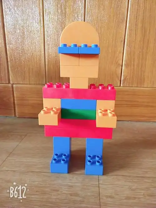 洪恩积木构建与机器人课