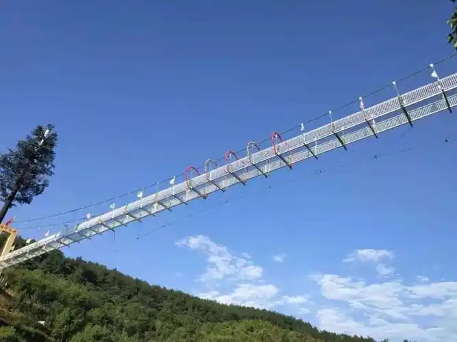 景区地址襄阳市谷城县五山堰河乡村旅游区在秦楚网后台回复"玻璃桥"