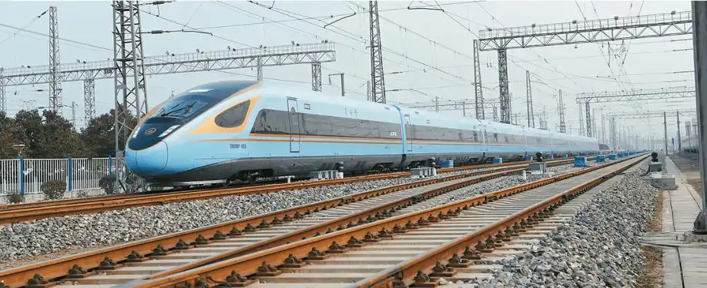 设计时速250公里的cr300bf型复兴号动车组 记者 翟小雪 摄