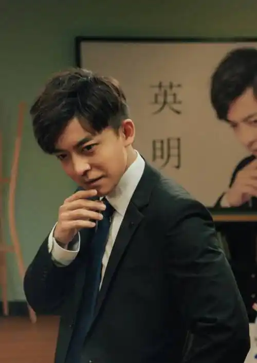 爱情公寓5张伟,张伟扮演者李佳航,张伟是谁演的-千悦网