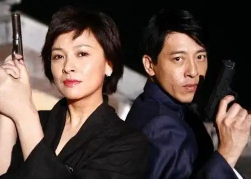 她不顾父母嫁外国老公,婚后5年惨遭抛弃,如今的她已沦为路人