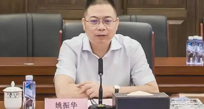 千亿身家的姚老板,敢偷袭万科,也能吃八块钱的肠粉