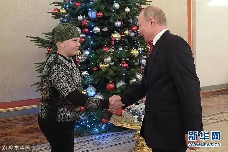 梦想和总统握手 俄重病患儿获普京接见