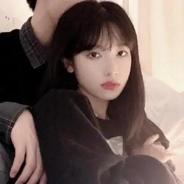 高清真人情头一左一右两张图片浪漫温馨情侣最新头像图片大全