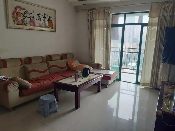 工人村 上岛郦舍两房120万二手房客厅图