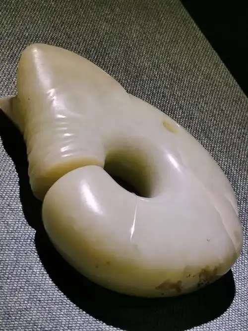 玉出红山第三辑,学会看玉质老熟,对鉴定红山古玉来说,至关重要