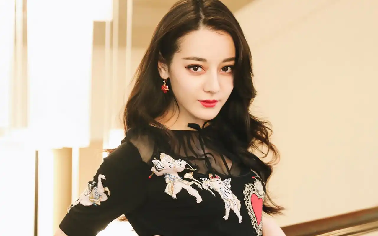 迪丽热巴超美写真高清图片桌面壁纸-大陆明星-手机壁纸下载-美桌网