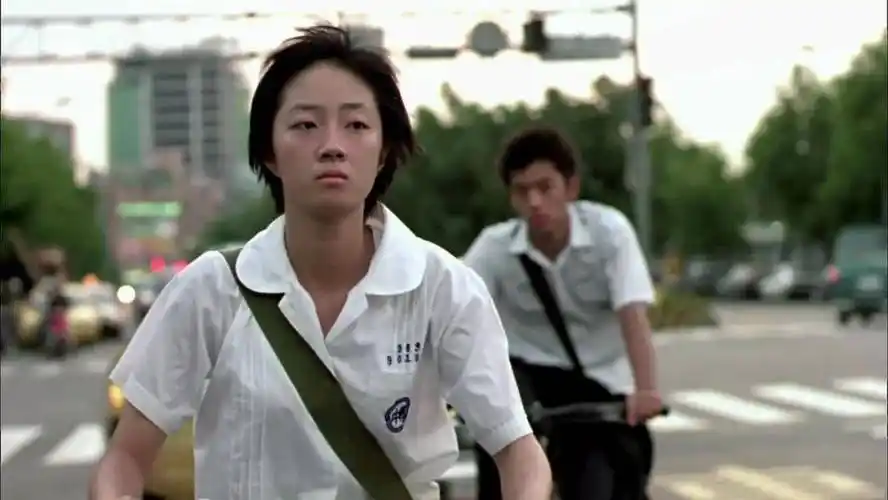 孟克柔(重看桂纶镁电影《蓝色大门》)