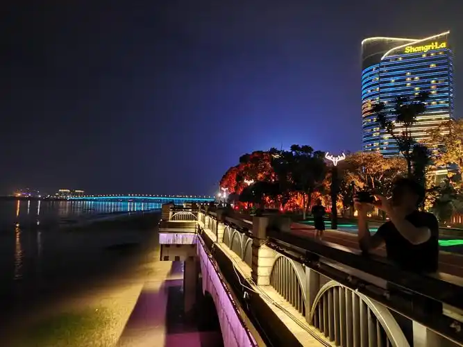 6.27.摄于温州瓯江路.